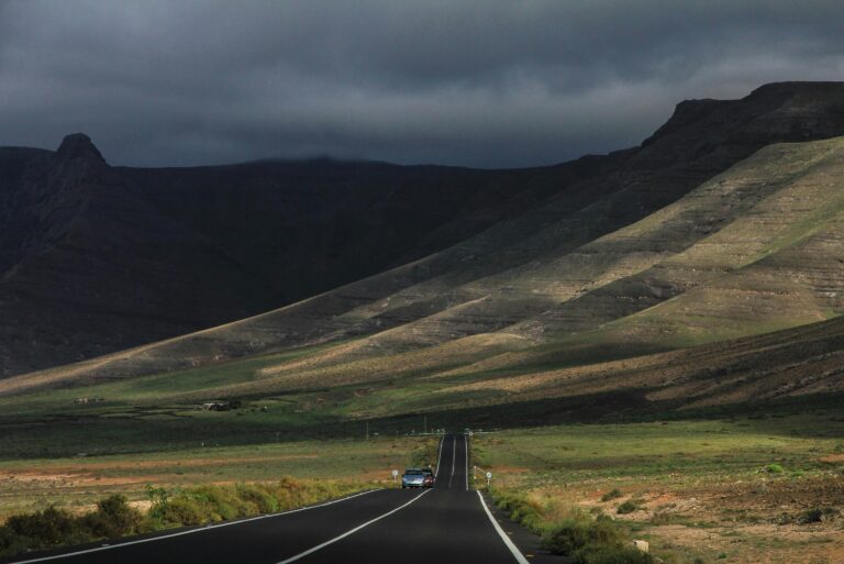 Long roads along the moutains